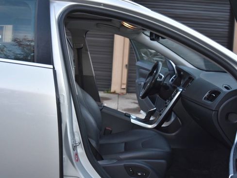 Used 2015 Volvo V60 T5 Premier image 33