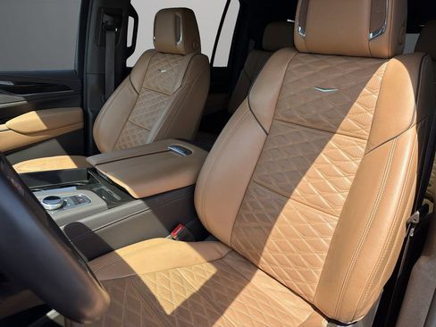Used 2023 Cadillac Escalade ESV Premium Luxury w/ Performance Package AWD/4WD image 13