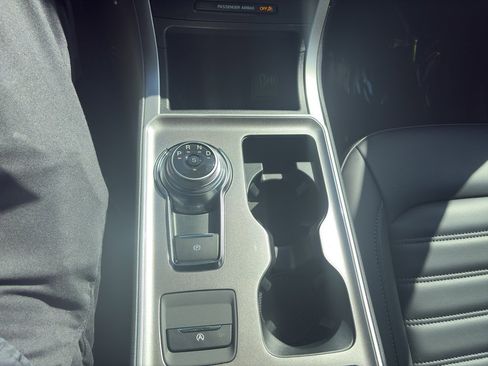 Used 2024 Ford Edge SEL w/ Convenience Package image 20