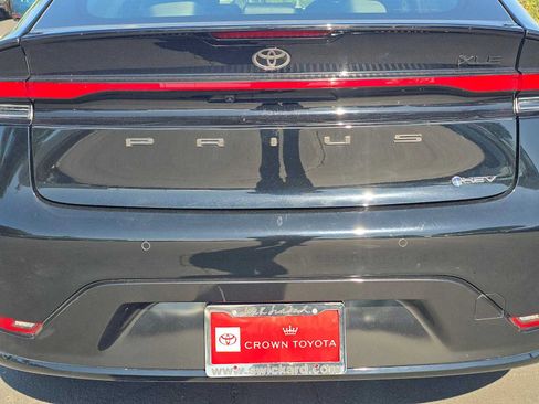 Used 2025 Toyota Prius XLE FWD image 14