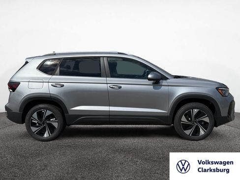 New 2025 Volkswagen Taos SE image 6