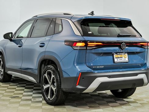Certified 2025 Volkswagen Tiguan SE w/ Panoramic Sunroof Package AWD/4WD image 4