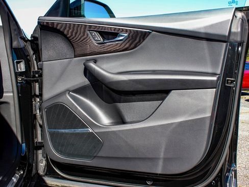 Used 2022 Audi Q8 Premium Plus w/ Premium Plus Package image 13