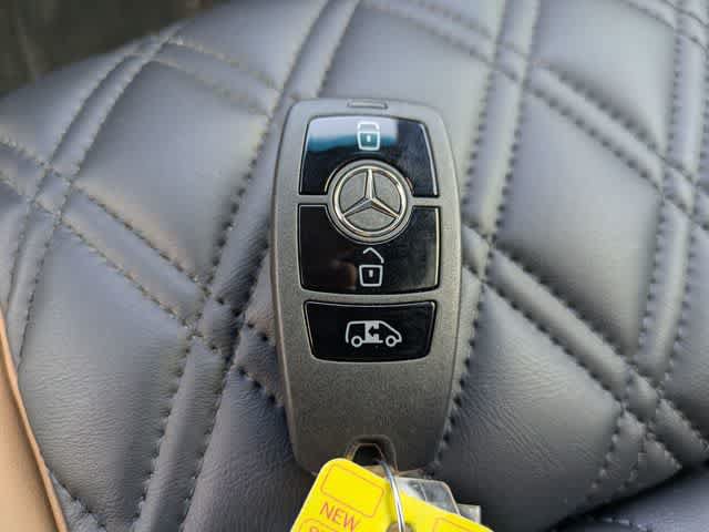 Used 2024 Mercedes-Benz Sprinter 3500 image 32