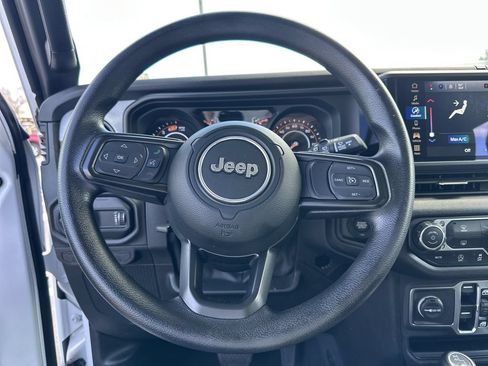 Used 2025 Jeep Wrangler Unlimited Sport AWD/4WD image 12