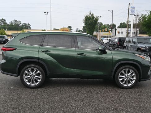 Used 2023 Toyota Highlander Limited FWD image 10