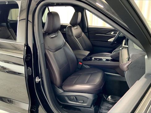 Used 2025 Ford Explorer Platinum RWD image 6