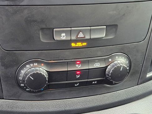 Used 2023 Mercedes-Benz Metris image 18