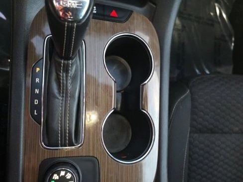 Used 2018 GMC Acadia SLE image 17