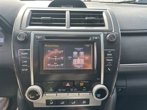 Used 2014 Toyota Camry SE FWD image 10