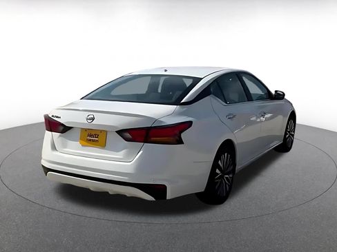 Used 2025 Nissan Altima 2.5 SV FWD image 14