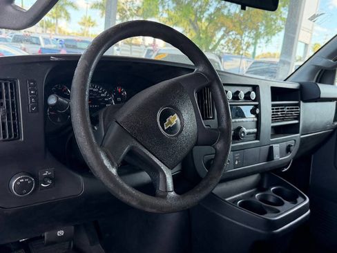 Used 2017 Chevrolet Express 2500 RWD image 10