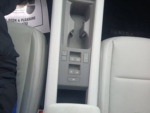 Used 2025 Hyundai Ioniq 6 SEL RWD image 13