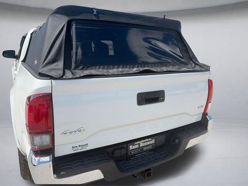 Used 2020 Toyota Tacoma SR5 AWD/4WD image 30