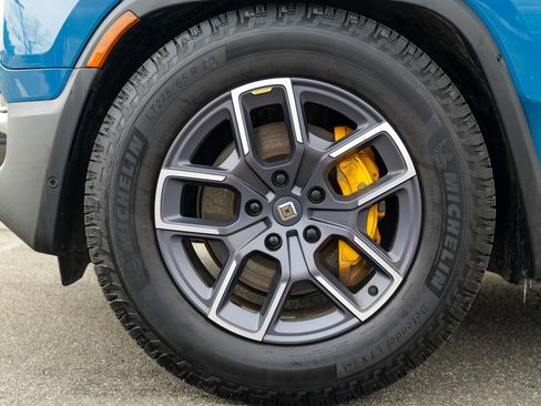 Used 2024 Rivian R1S Adventure image 12