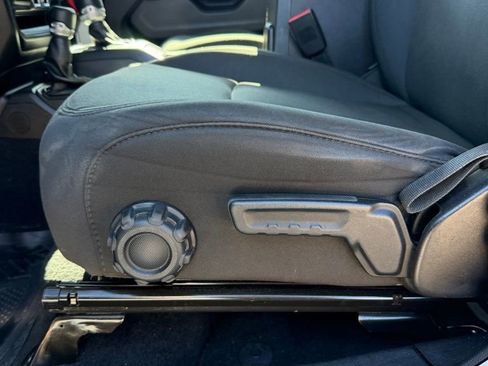 Used 2020 Jeep Wrangler Unlimited Sahara image 15