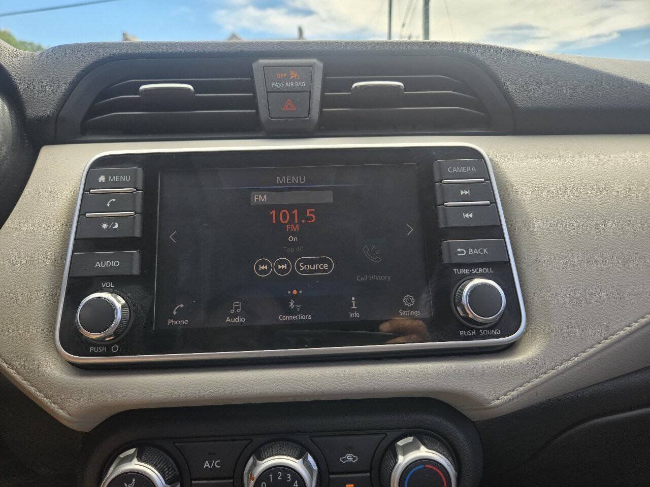 Used 2021 Nissan Versa SV FWD image 37