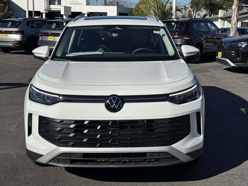 New 2026 Volkswagen Tiguan SE FWD image 2