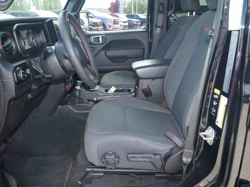 Used 2024 Jeep Wrangler Unlimited Rubicon w/ Technology Group AWD/4WD image 27