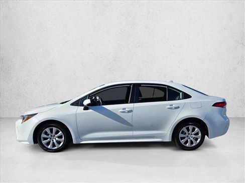 Used 2025 Toyota Corolla LE image 9