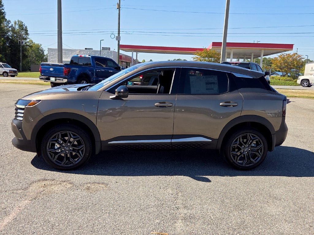New 2027 Nissan Kicks SR w/ Cold Weather Package FWD image 2