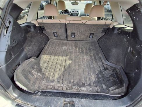 Used 2017 Subaru Outback 2.5i Premium image 12