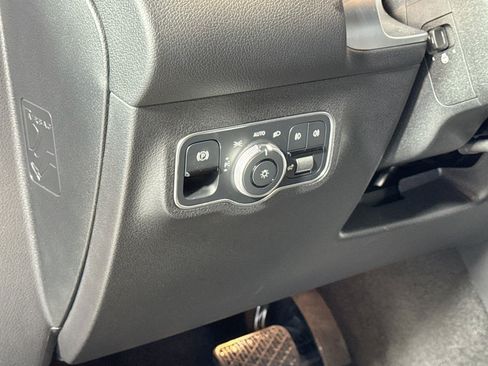 Used 2026 Mercedes-Benz GLB 250 image 10