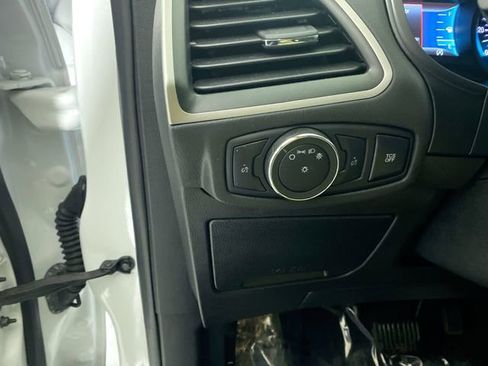 Used 2022 Ford Edge SE image 13