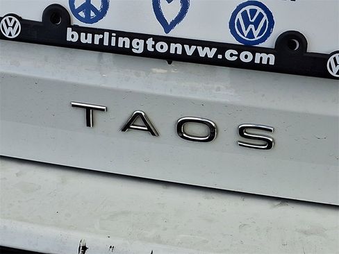 Certified 2022 Volkswagen Taos SE w/ Panoramic Sunroof Package image 34