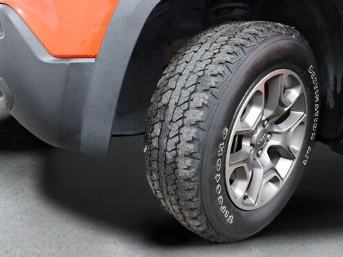 Used 2021 Jeep Cherokee Trailhawk image 11