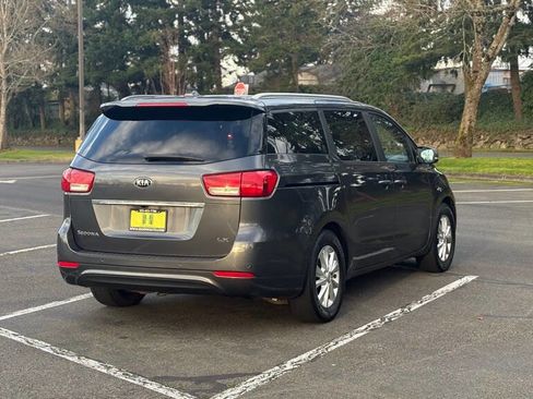 Used 2016 Kia Sedona LX w/ LX Convenience Package image 5