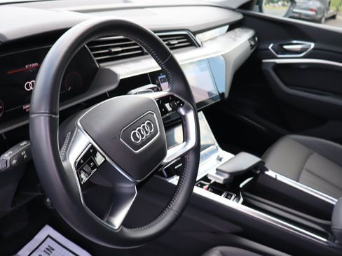 Used 2021 Audi e-tron Premium Plus w/ Premium Plus Package AWD/4WD image 10