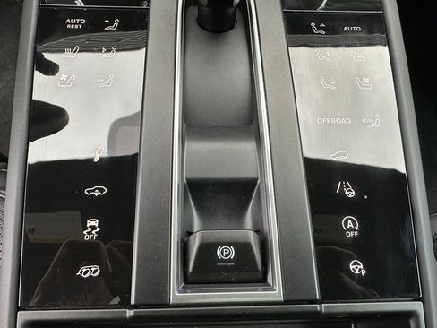 Certified 2025 Porsche Macan GTS AWD/4WD image 33