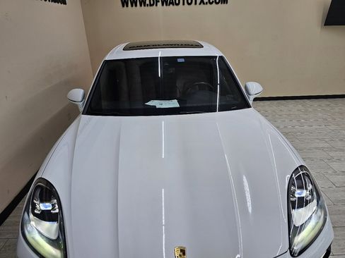 Used 2020 Porsche Cayenne E-Hybrid image 4