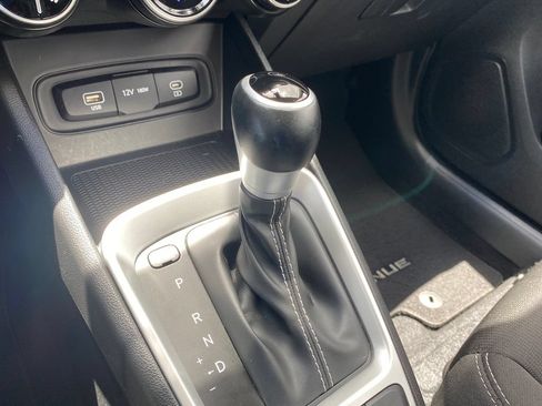 Certified 2023 Hyundai Venue SEL FWD image 17