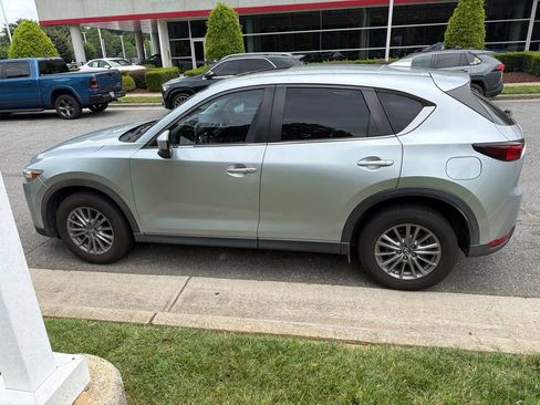 Used 2017 MAZDA CX-5 Touring w/ Preferred Equipment Package FWD image 4