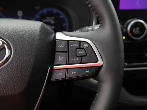 Used 2026 Toyota Highlander Platinum AWD/4WD image 31