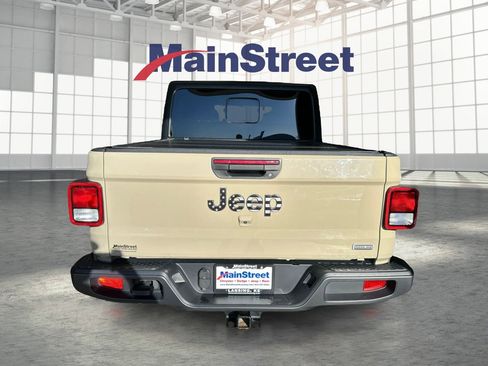 Used 2022 Jeep Gladiator Overland w/ Popular Equipment Package image 4