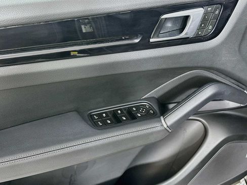 Certified 2023 Porsche Cayenne AWD/4WD image 11