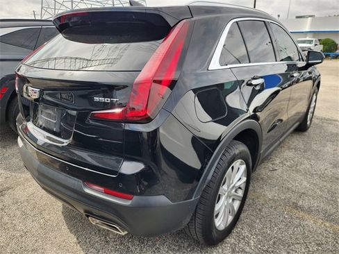 Used 2022 Cadillac XT4 Luxury w/ Cold Weather Package image 5