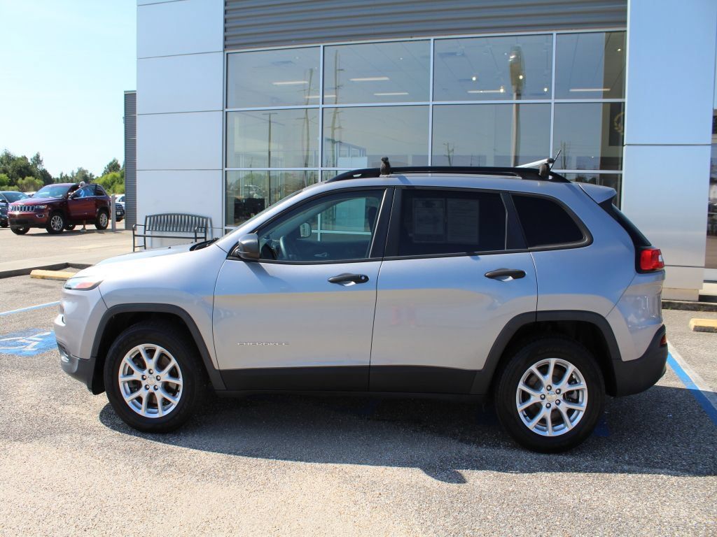 Used 2016 Jeep Cherokee Sport AWD/4WD image 8