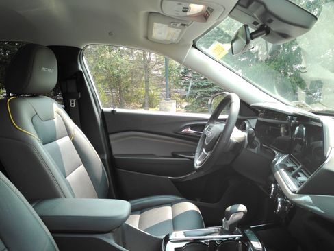 Certified 2025 Chevrolet Trax ACTIV w/ Driver Confidence Package FWD image 16