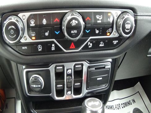 Used 2024 Jeep Wrangler Unlimited Sahara w/ Safety Group AWD/4WD image 29