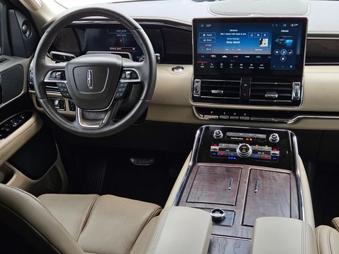 Used 2023 Lincoln Navigator Reserve AWD/4WD image 21