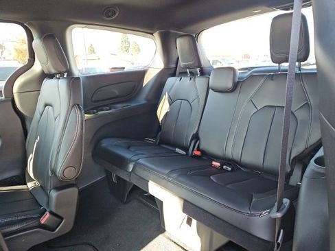 New 2026 Chrysler Pacifica Select image 23