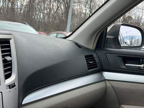 Used 2014 Subaru Outback 2.5i Premium image 19