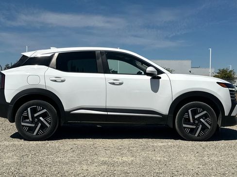 Used 2025 Nissan Kicks SV FWD image 9