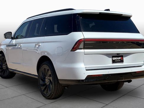 New 2026 Lincoln Navigator Reserve w/ Jet Appearance Package AWD/4WD image 12