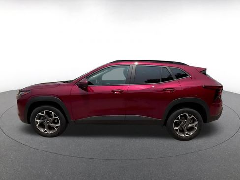 Used 2025 Chevrolet Trax LT w/ LT Convenience Package FWD image 9