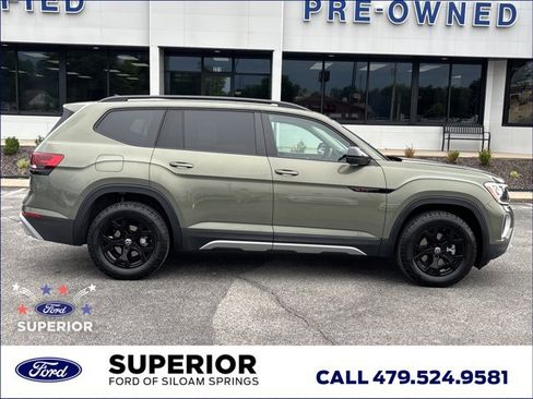 Used 2025 Volkswagen Atlas Peak Edition SE AWD/4WD image 2